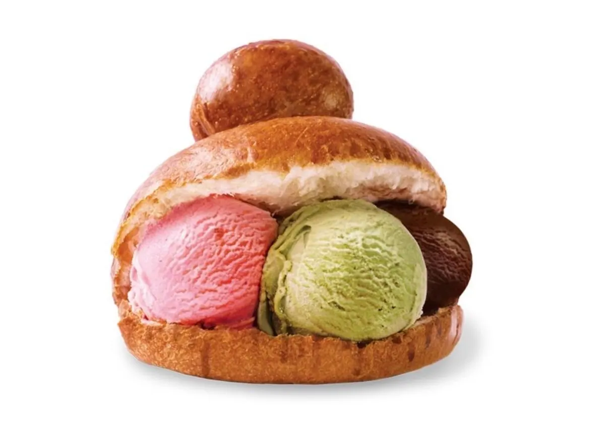 Brioche col tuppo farcita di gelato